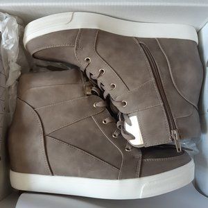 NWOT - Unworn Beige Shoes